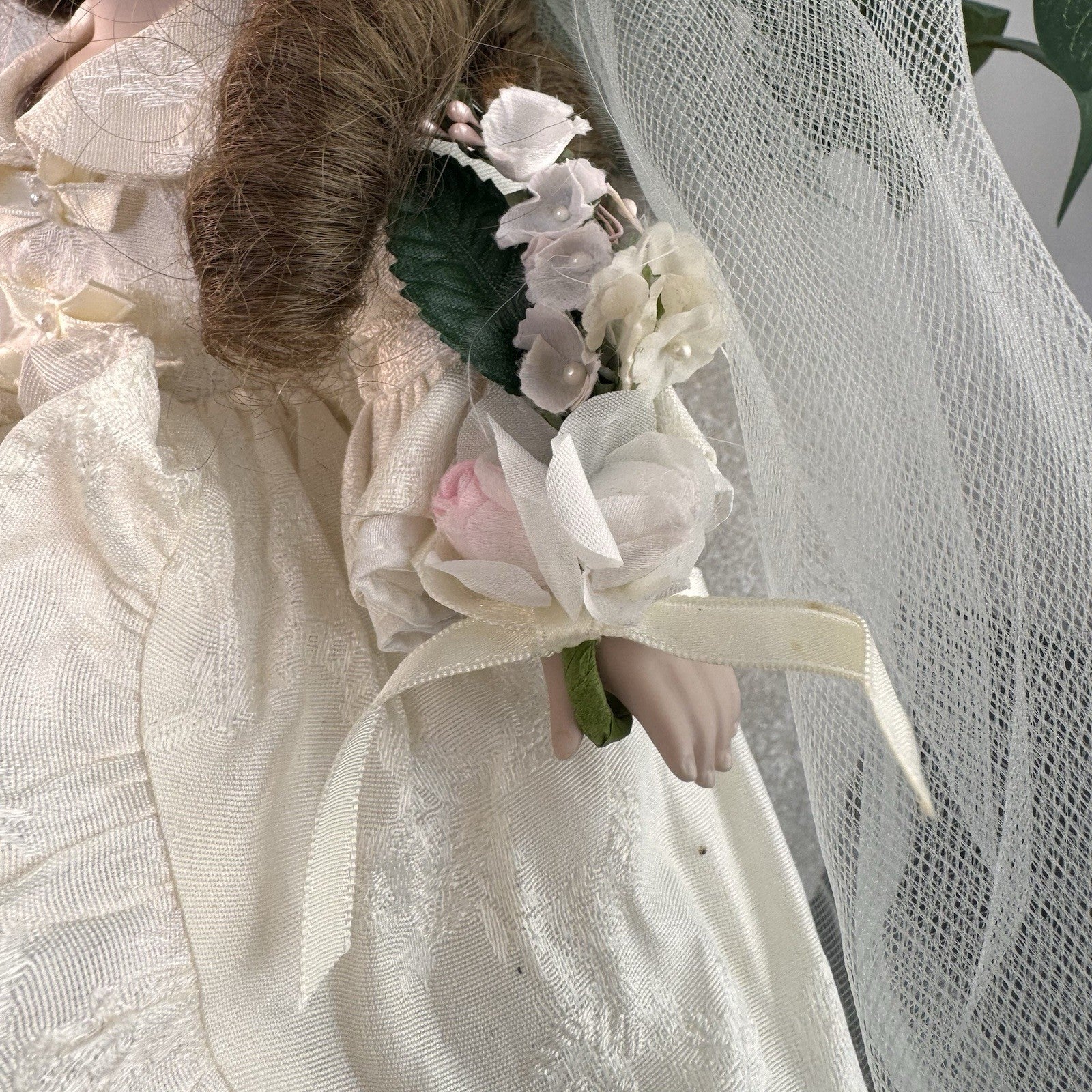 Danbury Mint Brides of America Collection Colonial Bride Abigail Doll 12"