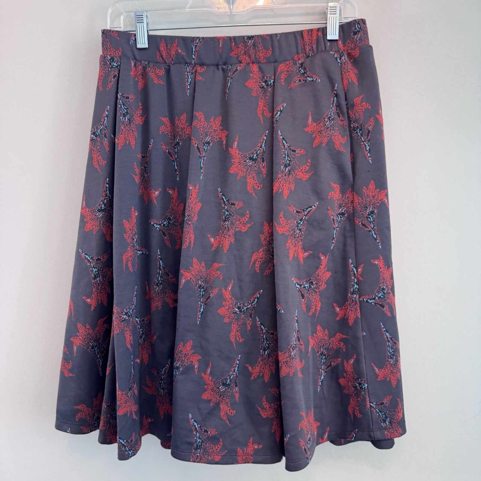 LuLaRoe Floral Cassie Skirt Medium Grey Red Lily Print Knee Length Pencil