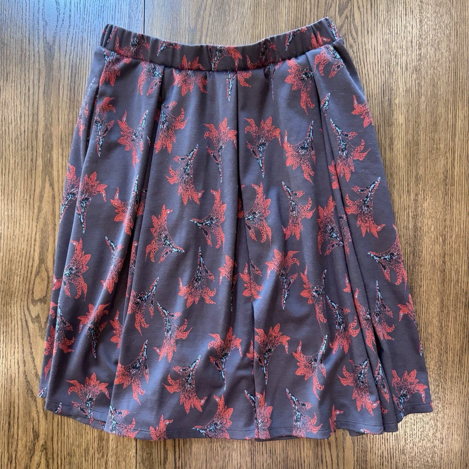 LuLaRoe Women’s Skirt Size M Red Floral Print A-Line Pull-On Stretch Waist 
