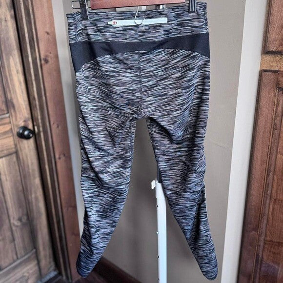 Abercrombie and fitch Grey and black leggings with side pockets and logo medium
