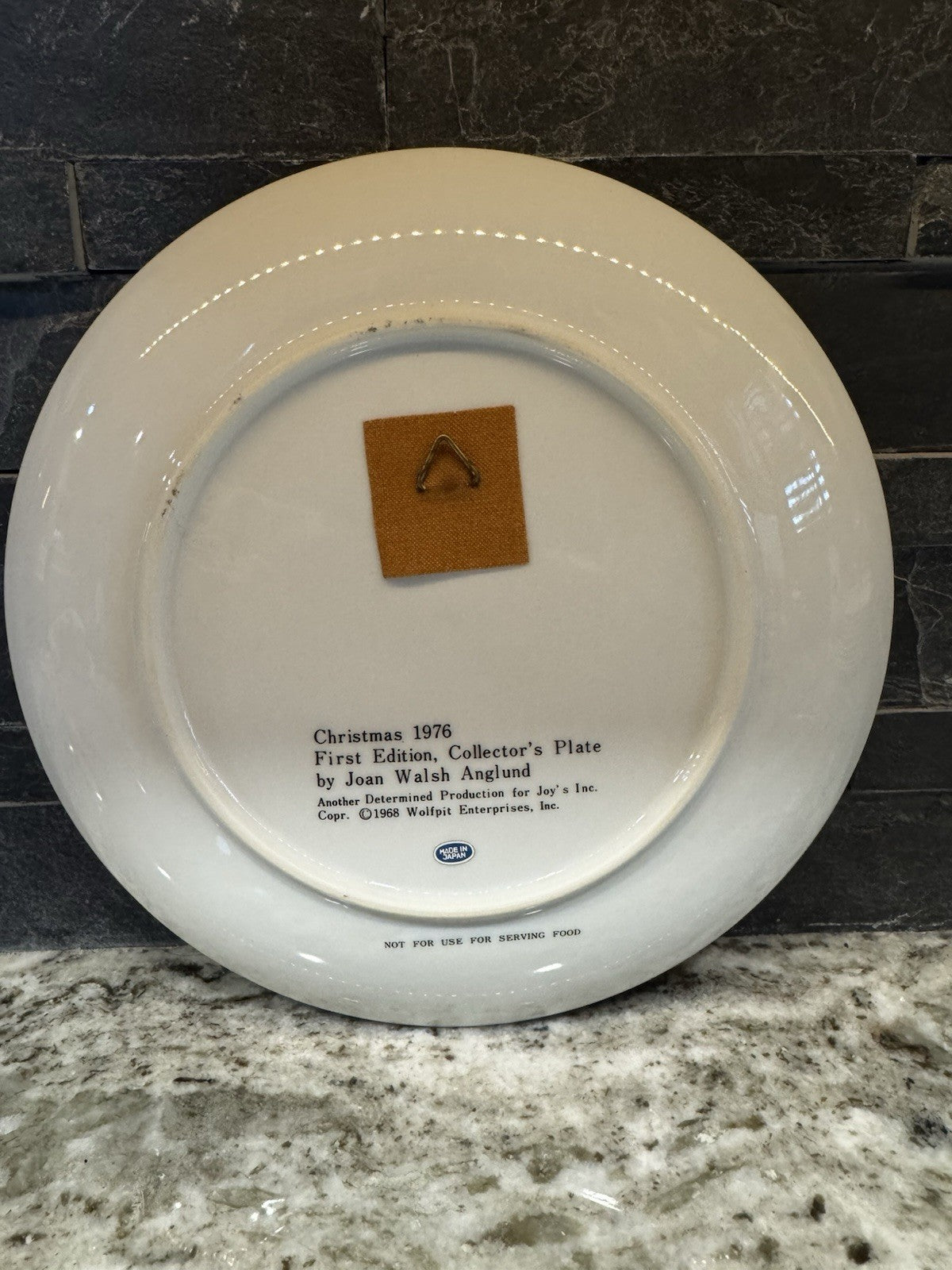 Joan Walsh Anglund Christmas Bicentennial Plate Carolers 1976 9.5” Collectors