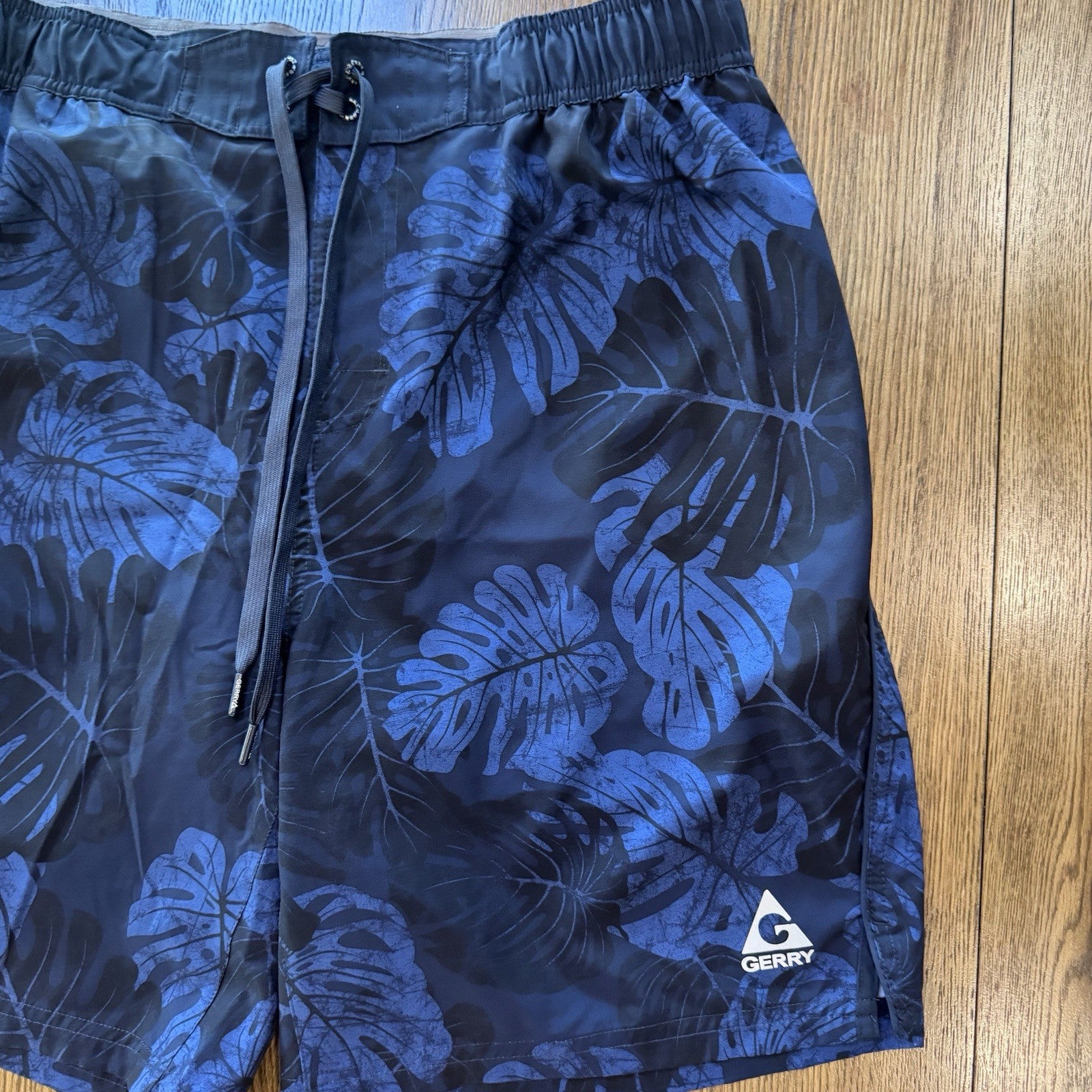 Gerry Men’s Swim Trunks Size L Blue Leaf Print Board Shorts