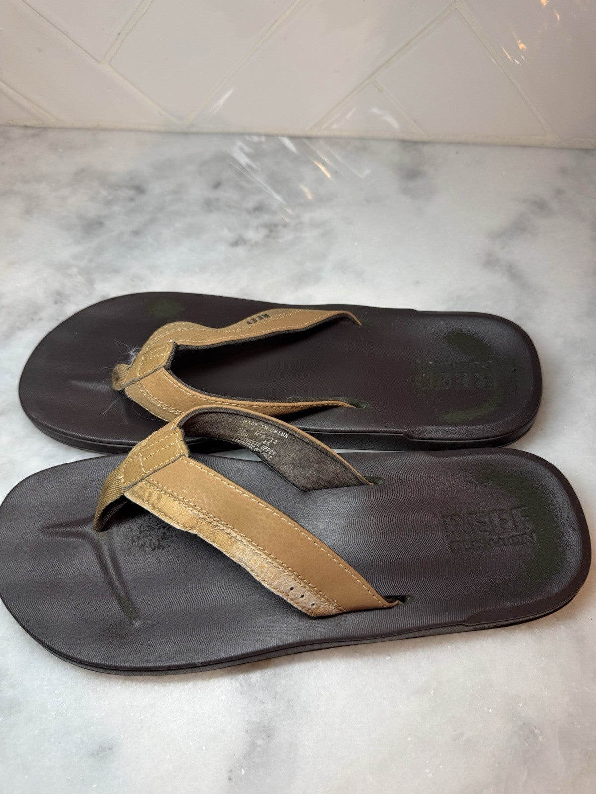 REEF Cushion Men’s 12 Brown Leather Flip Flops Comfort Sandals
