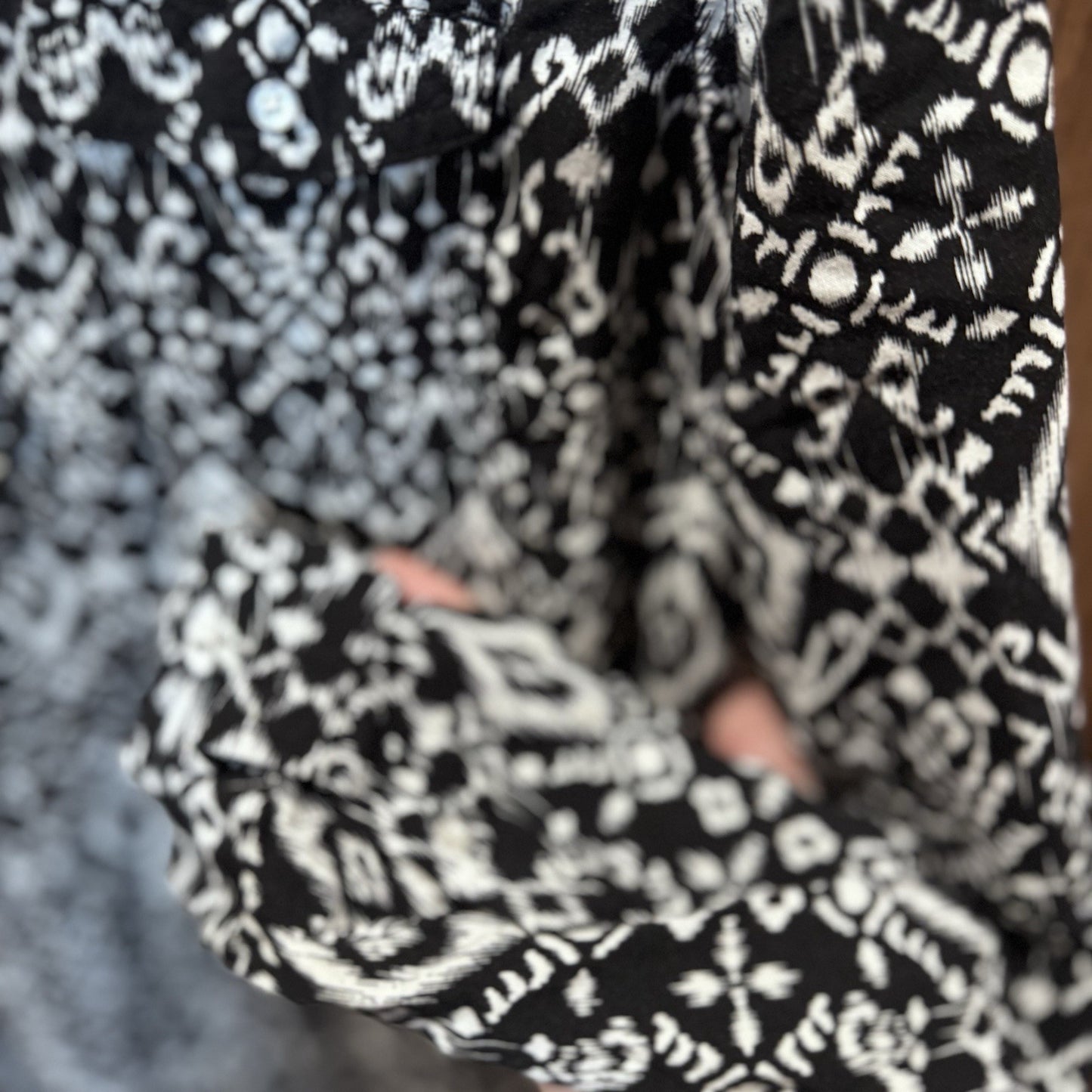 Bit & Bridle Black White Aztec Print Blouse Women’s Medium Long Sleeve 