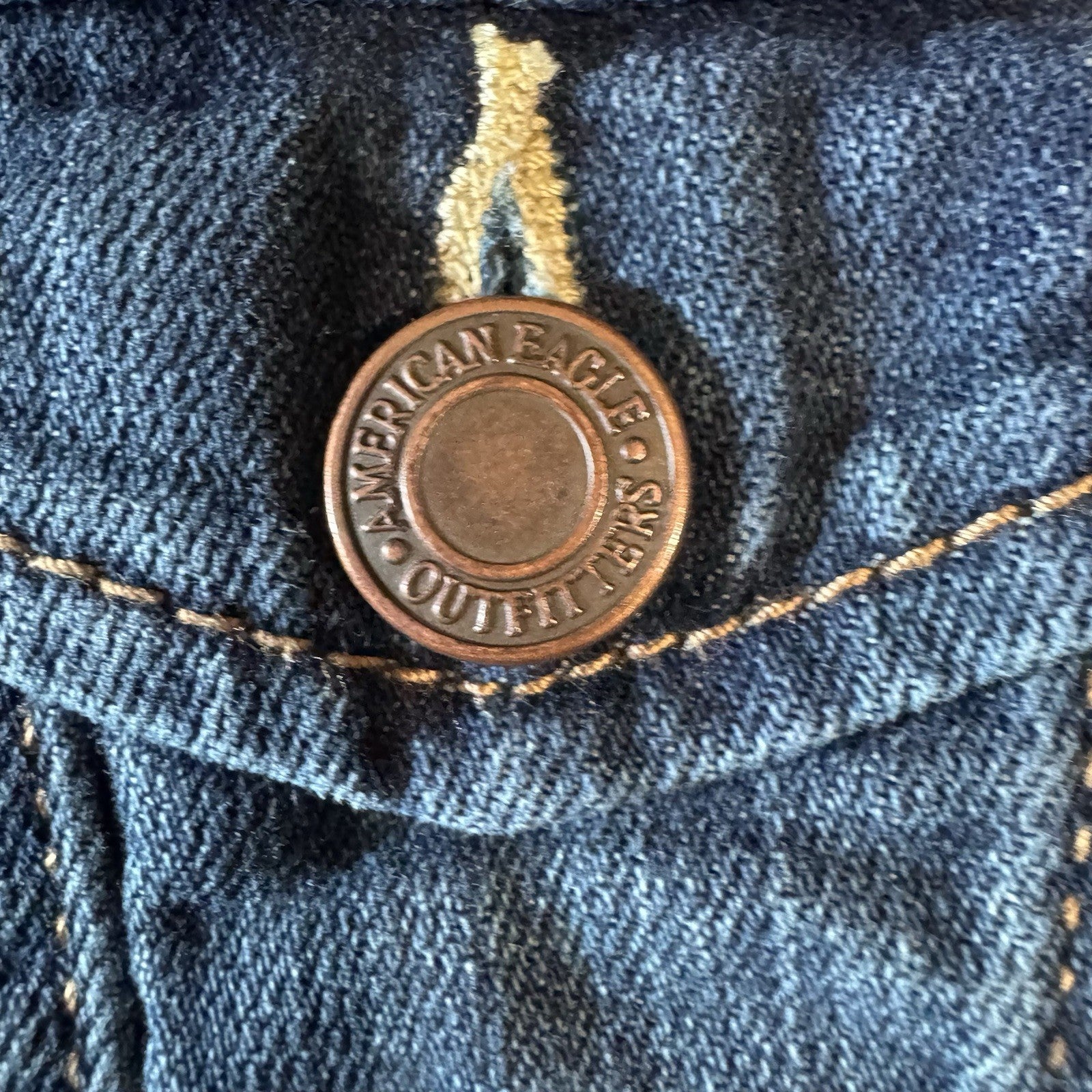 American Eagle Women’s Classic Denim Jacket Size Medium M Button  Stretch AEO