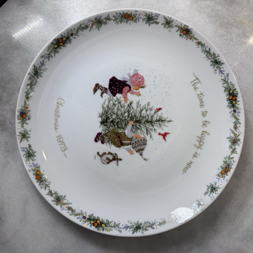 VTG Holly Hobbie Christmas 1973 Collector Plate Time To Be Happy Japan 10.5 Inch