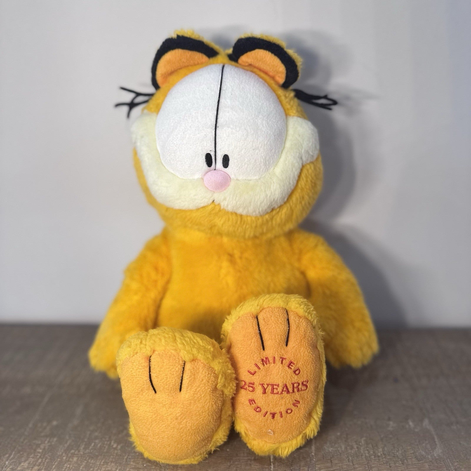 Vintage 2003 Garfield 25th Anniversary Limited Edition Plush 20” Nanco Paws
