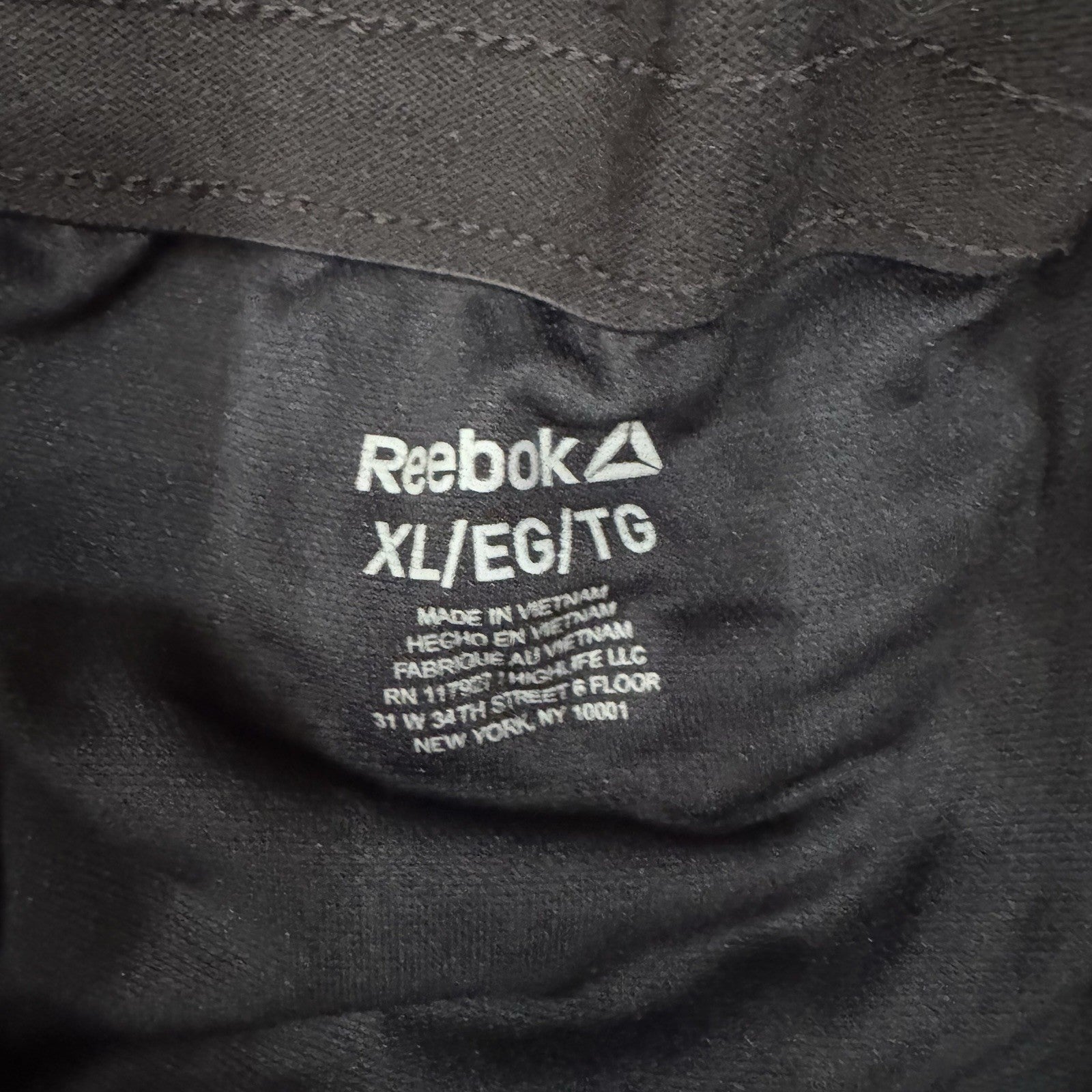 Reebok Women’s Running Shorts XL Black Reflective Logo Zip Pocket Liner
