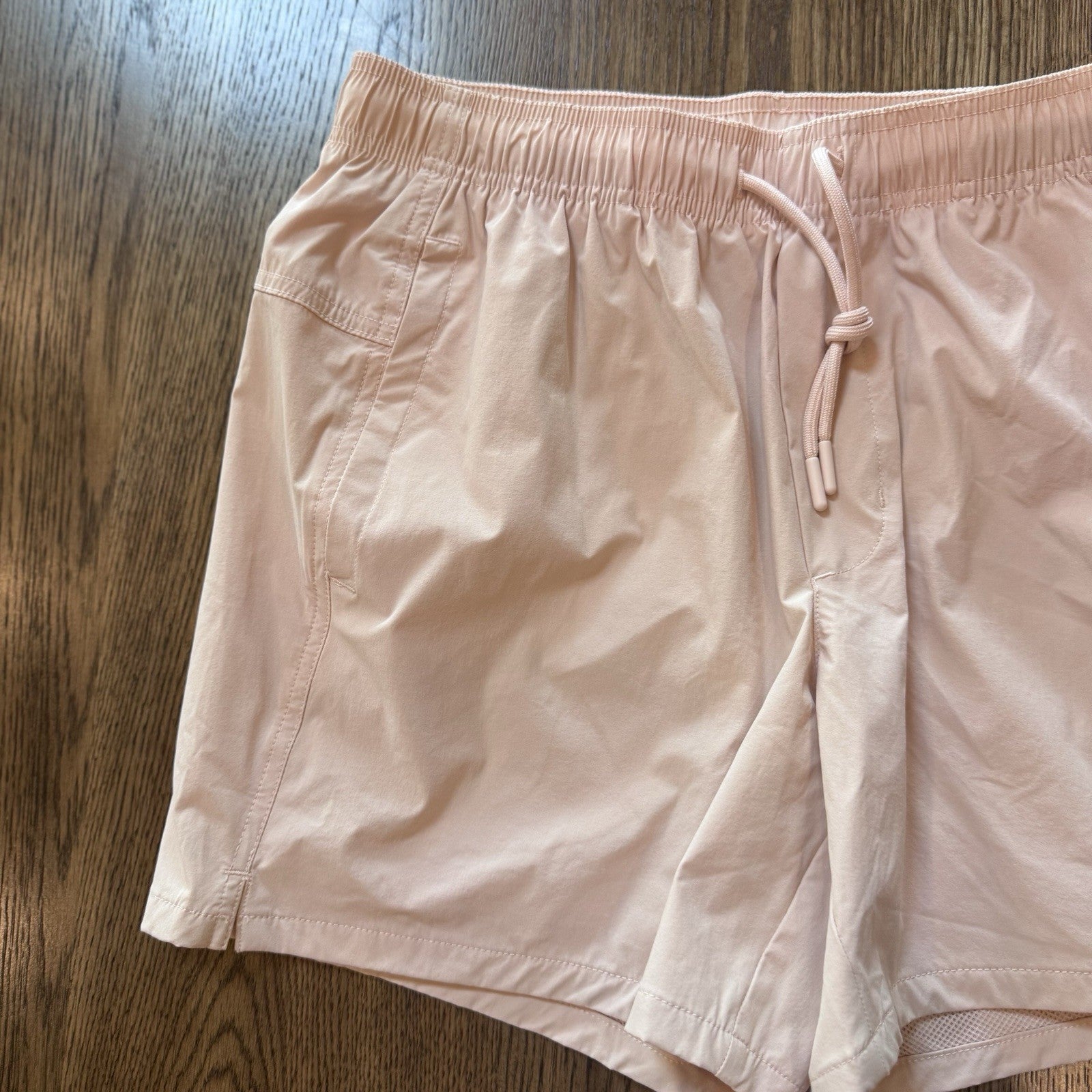 VRST Men’s M 5” Everyday Shorts Light Pink Swim Trunks Lined Stretch NWT $50