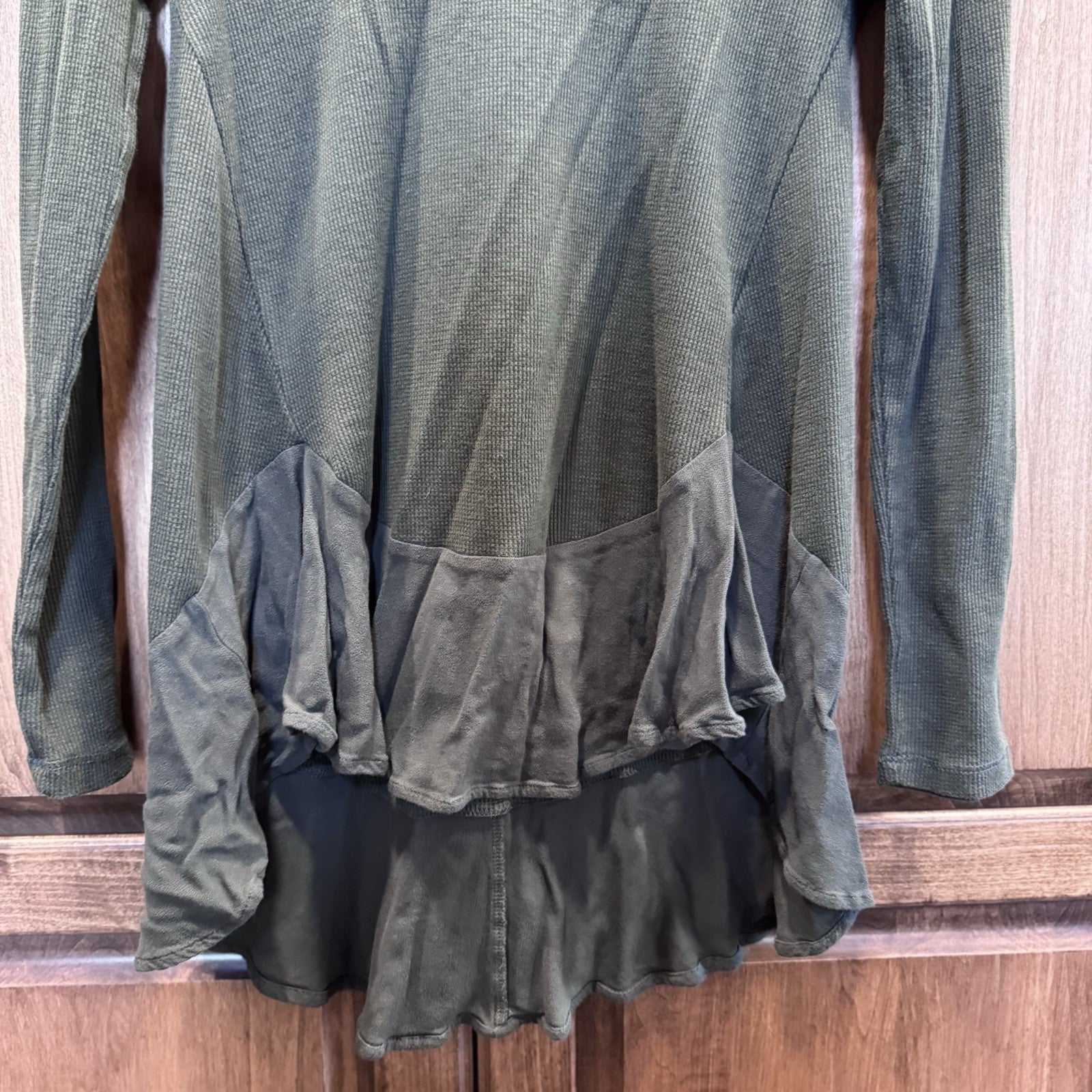 Altar’d State Waffle Knit Long Sleeve Ruffle Hem Tunic Top Women’s Small
