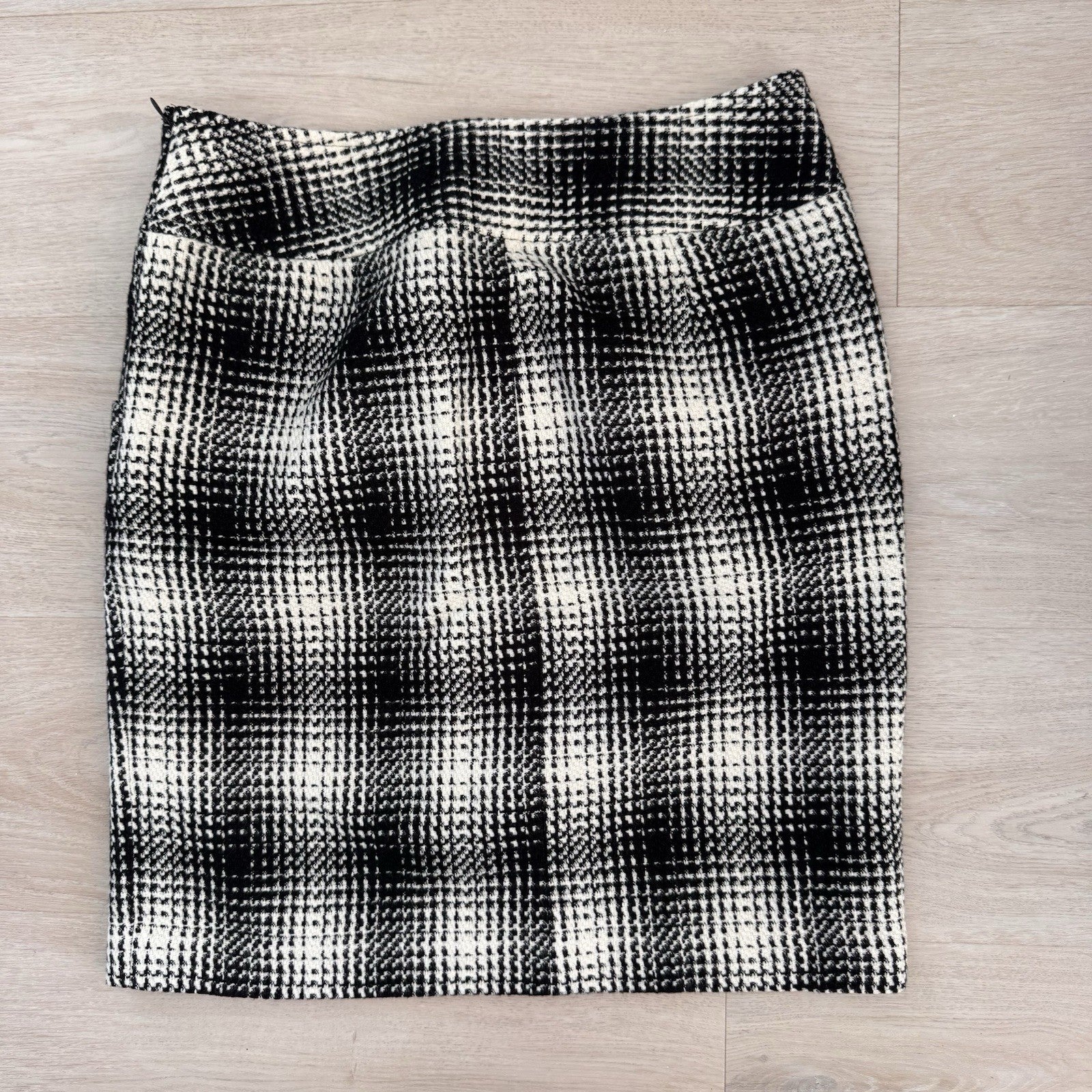 Ann Taylor Women’s  Black White Plaid Skirt Sz 4 Lined Pencil Career