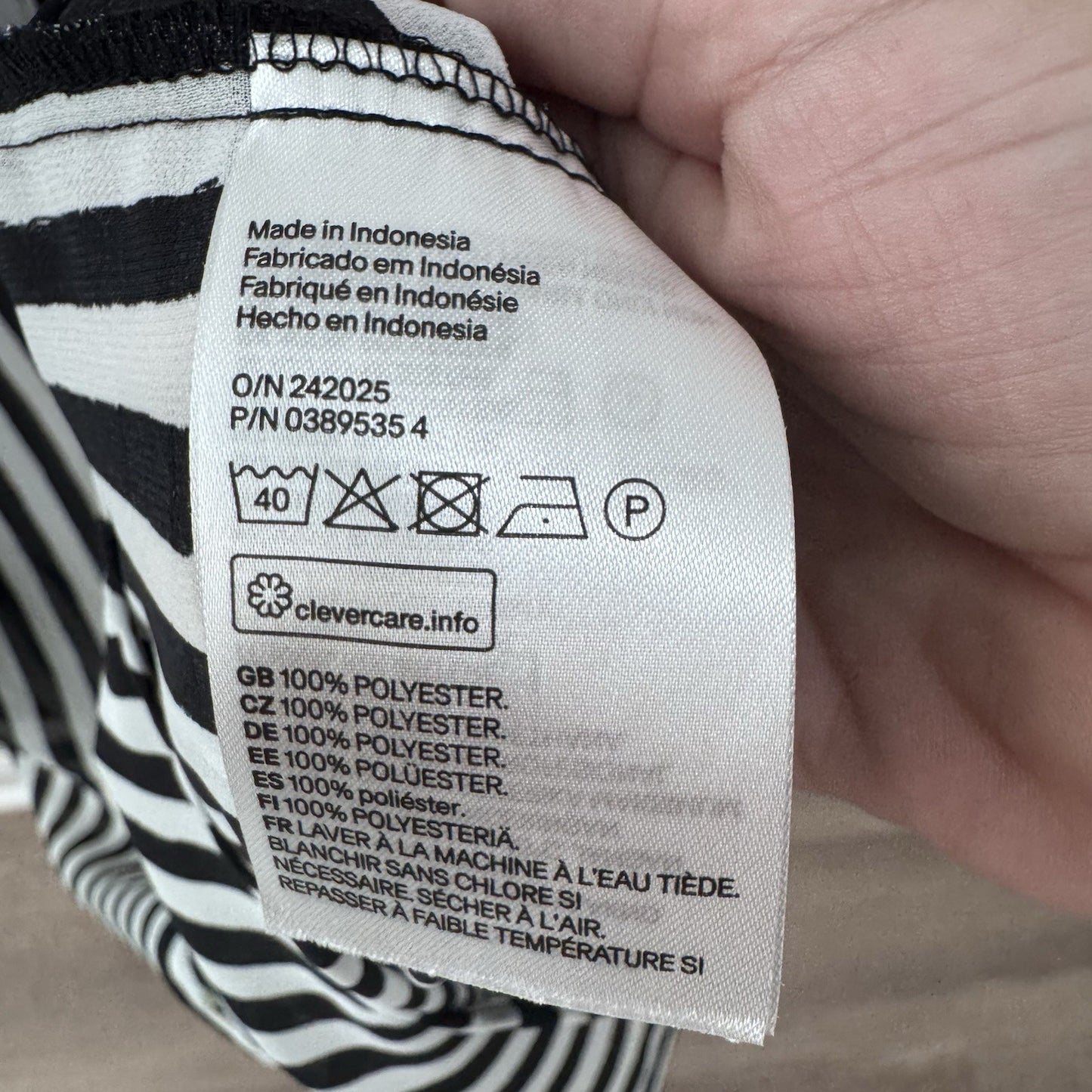 H&M Black White Vertical Stripe Sleeveless Button Down Blouse Top Sz 2