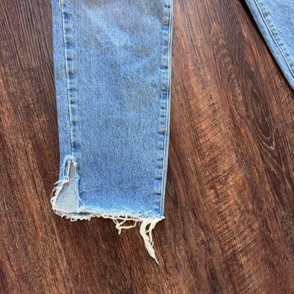 Urban outfitter BDG slim straight distressed denim Jean size 26 light wash