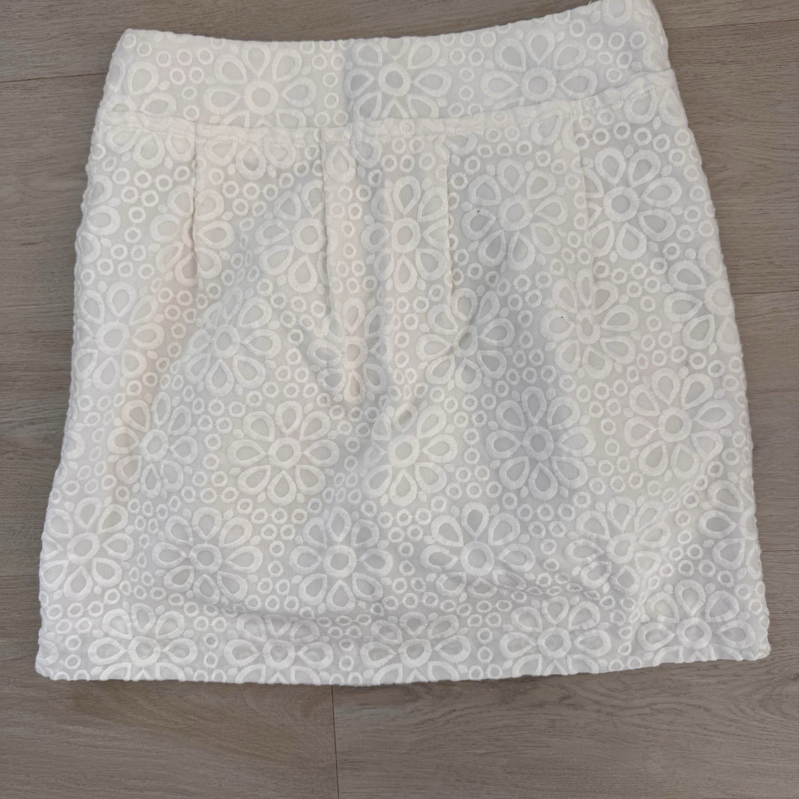 LOFT Women’s White Eyelet Mini Skirt Size 4 A-Line Floral Embroidered