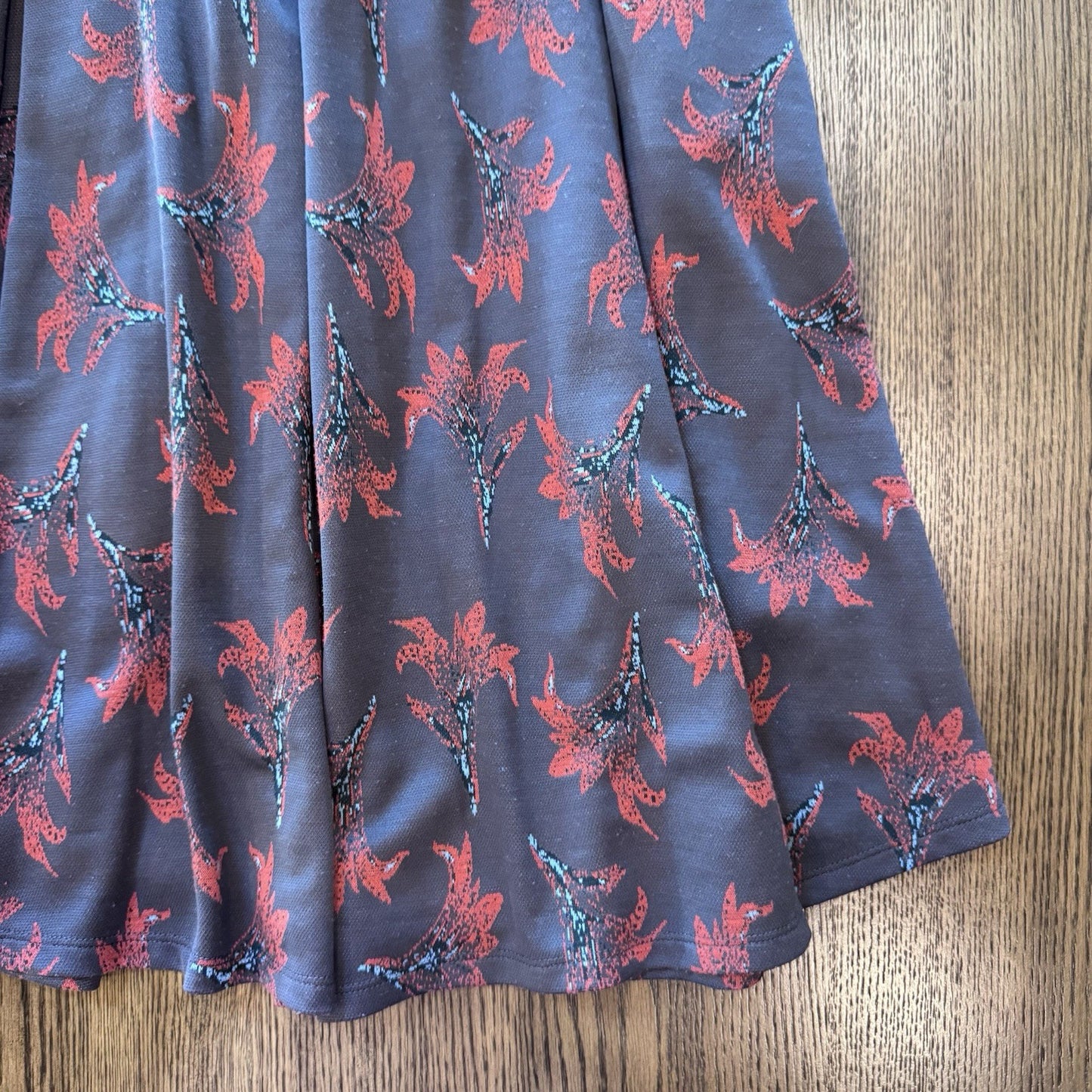 LuLaRoe Women’s Skirt Size M Red Floral Print A-Line Pull-On Stretch Waist 