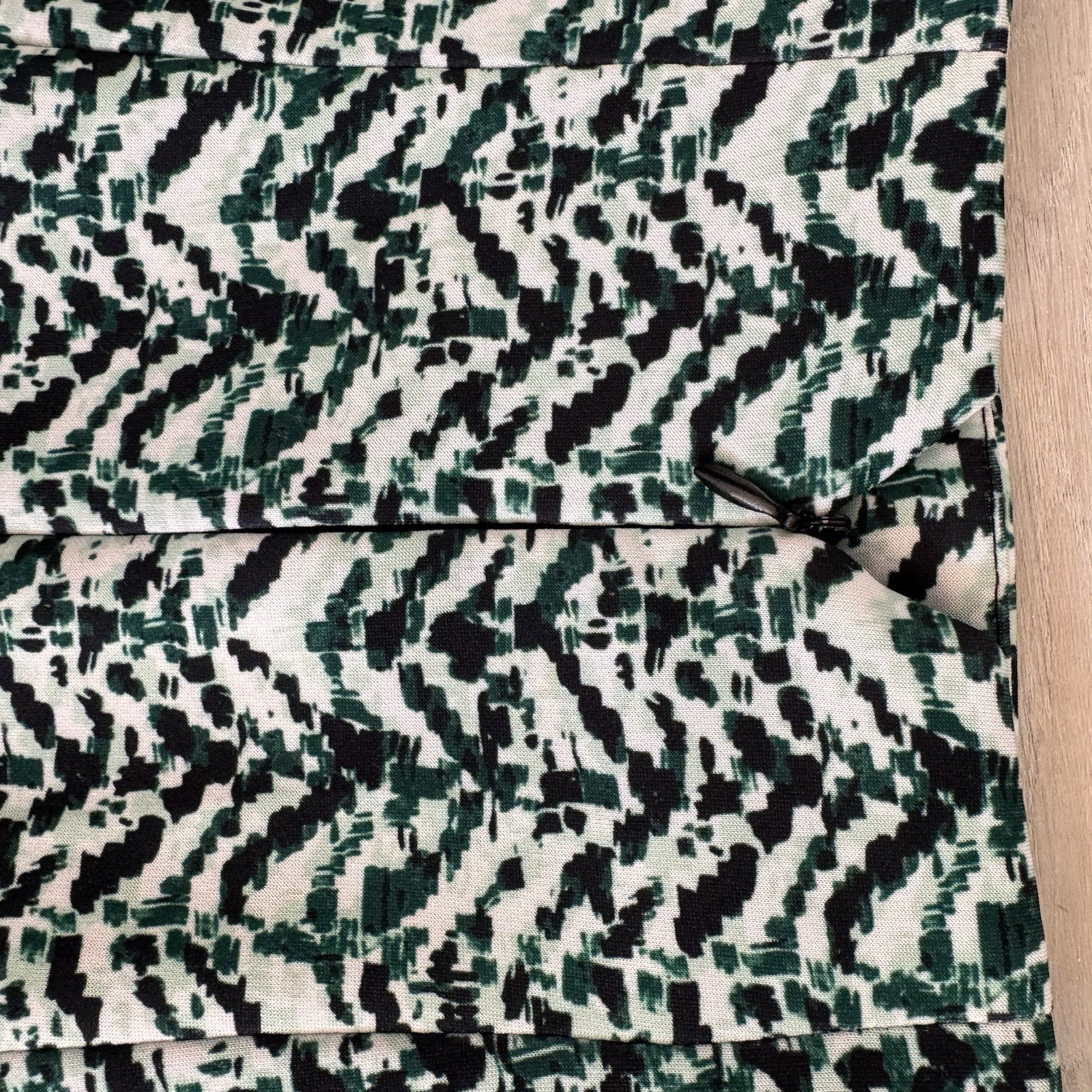 New York & Co Soho Midi Pencil Skirt Green Black Print Size 0 Women’s