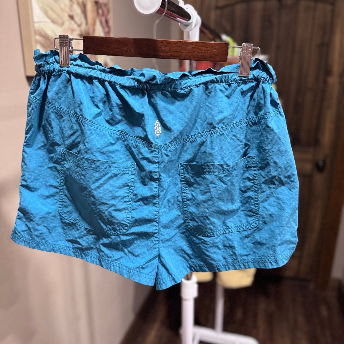 Free People Movement Off the Grid Cargo Shorts size Medium