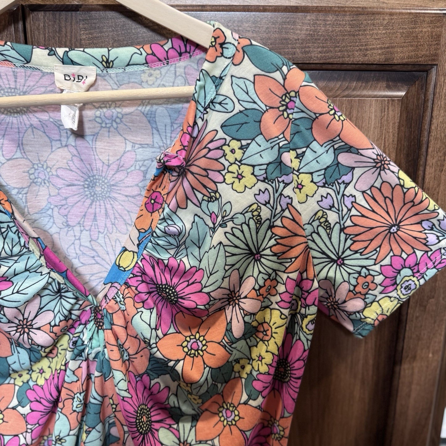 BiBi Women’s XL Floral Print Ruched V-Neck Top Stretch Knit Short Sleeve Tee