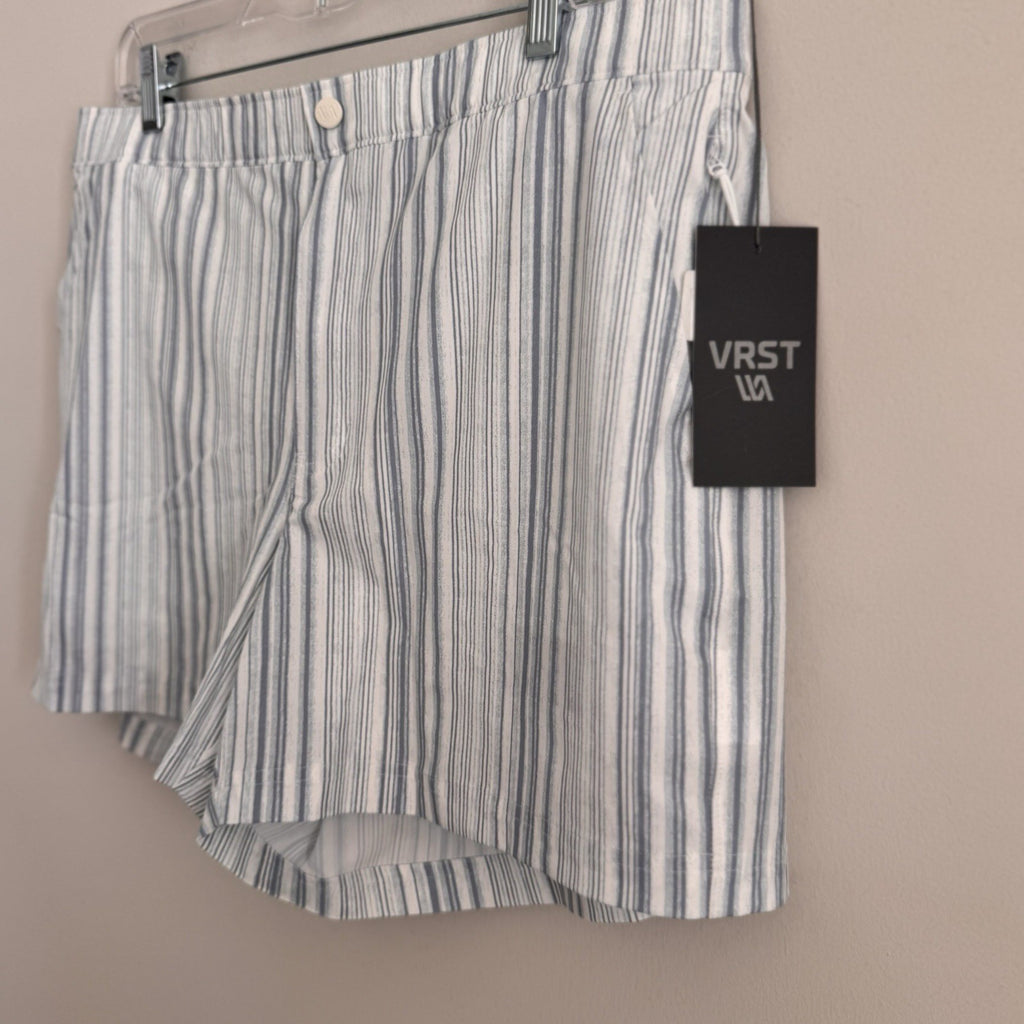 VRST Men's Large 5" Resort Short Muted Denim Calm Stripe NWT Hybrid Liner $58