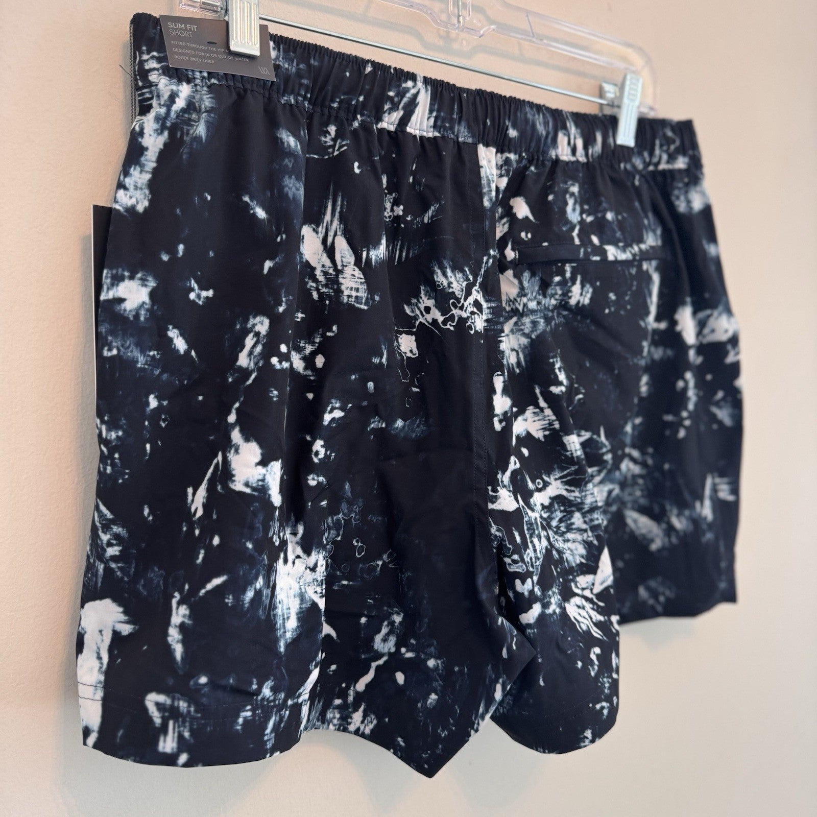 VRST Men’s 5” Resort Short Indigo Craft Print Medium NWT Quick Dry UV Protection