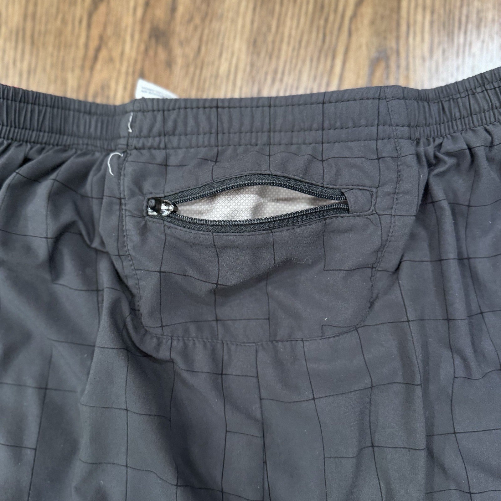 Nike Dri-FIT FAST Black Grid Athletic Shorts Men’s M Red Trim Zip Pocket