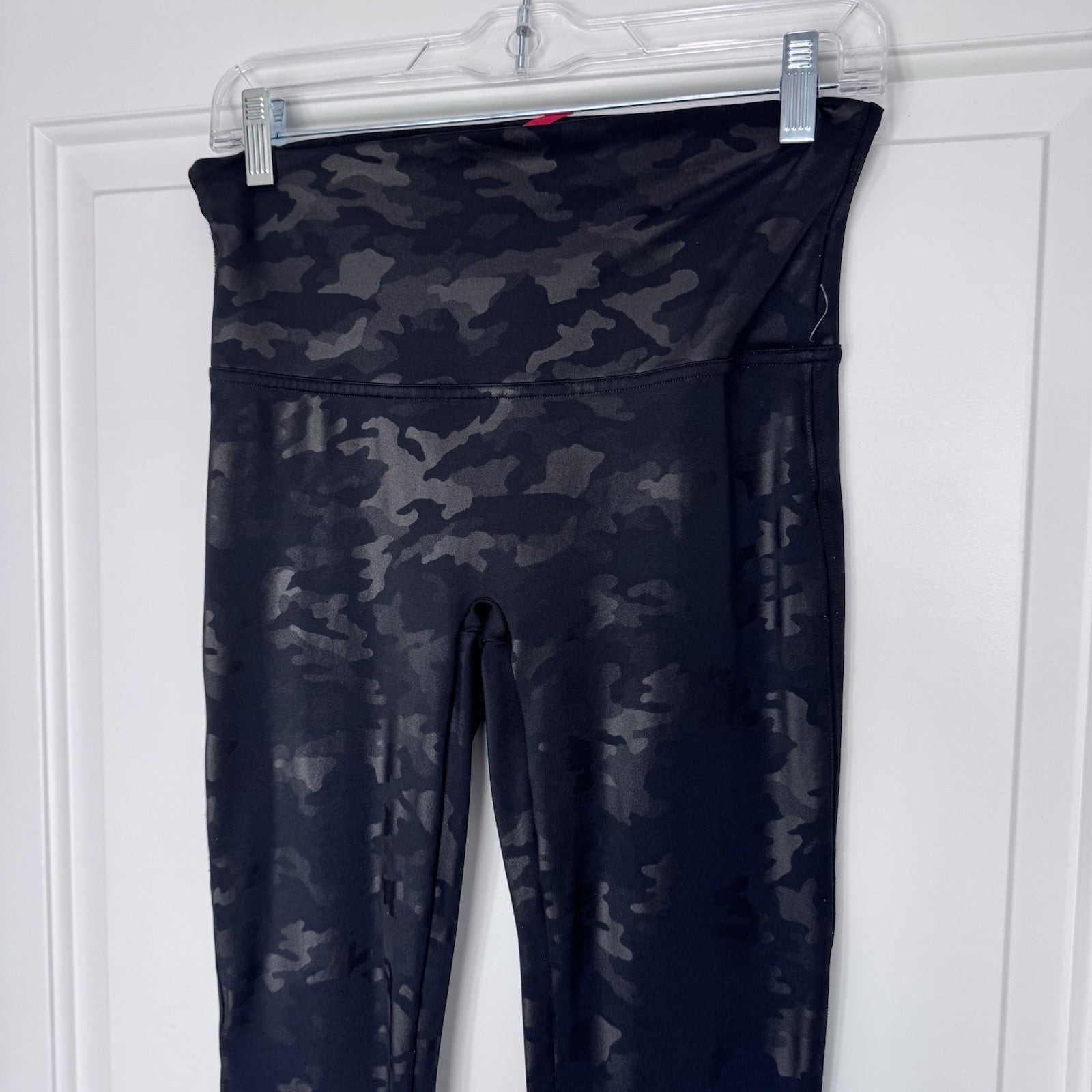SPANX Black Camo High-Waisted Leggings – Women’s Large – Compression Activewear