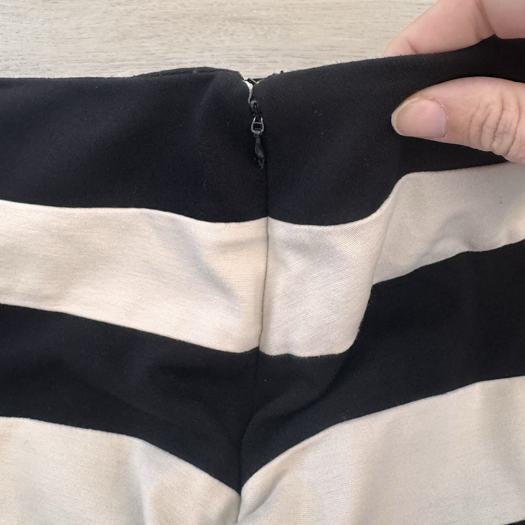 White House Black Market Women’s Striped Skirt Sz 4 Black White Lined