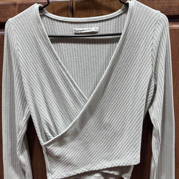 Abercrombie & Fitch Ribbed Wrap Crop Top Women's Small Gray Long Sleeve V-Neck