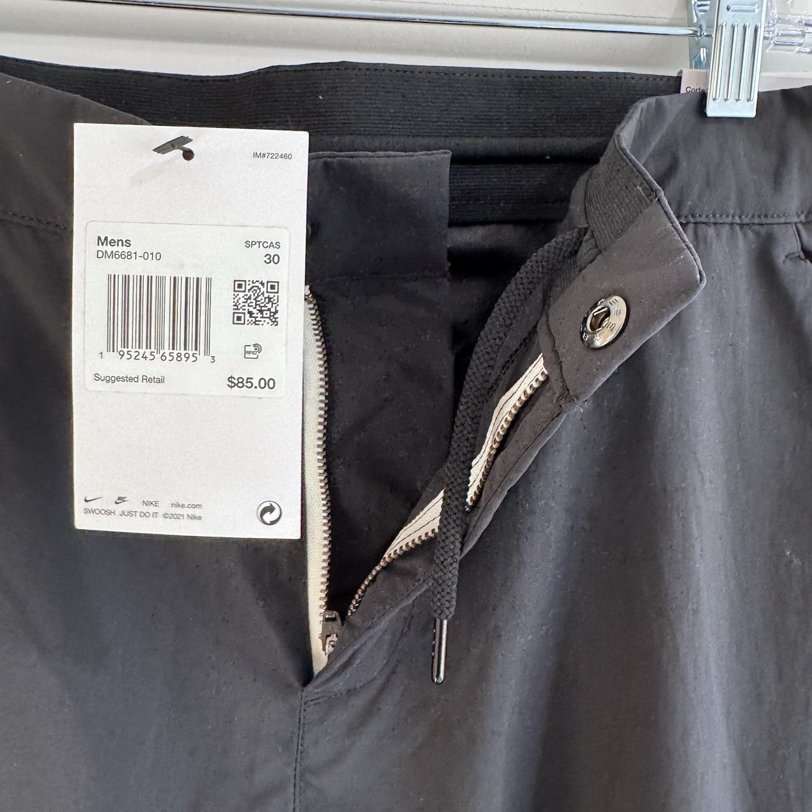 Nike Mens Pants Size 30 Black Taper Leg Standard Fit Cargo Zip Pockets NWT $85