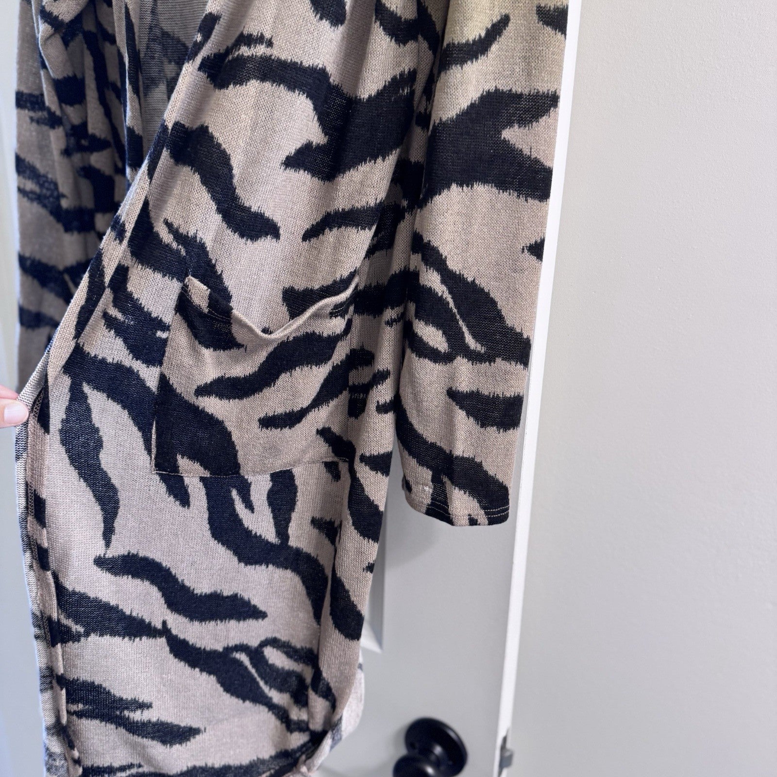 BiBi Womens L Open Front Cardigan Animal Print Lightweight Long Sleeve Duster