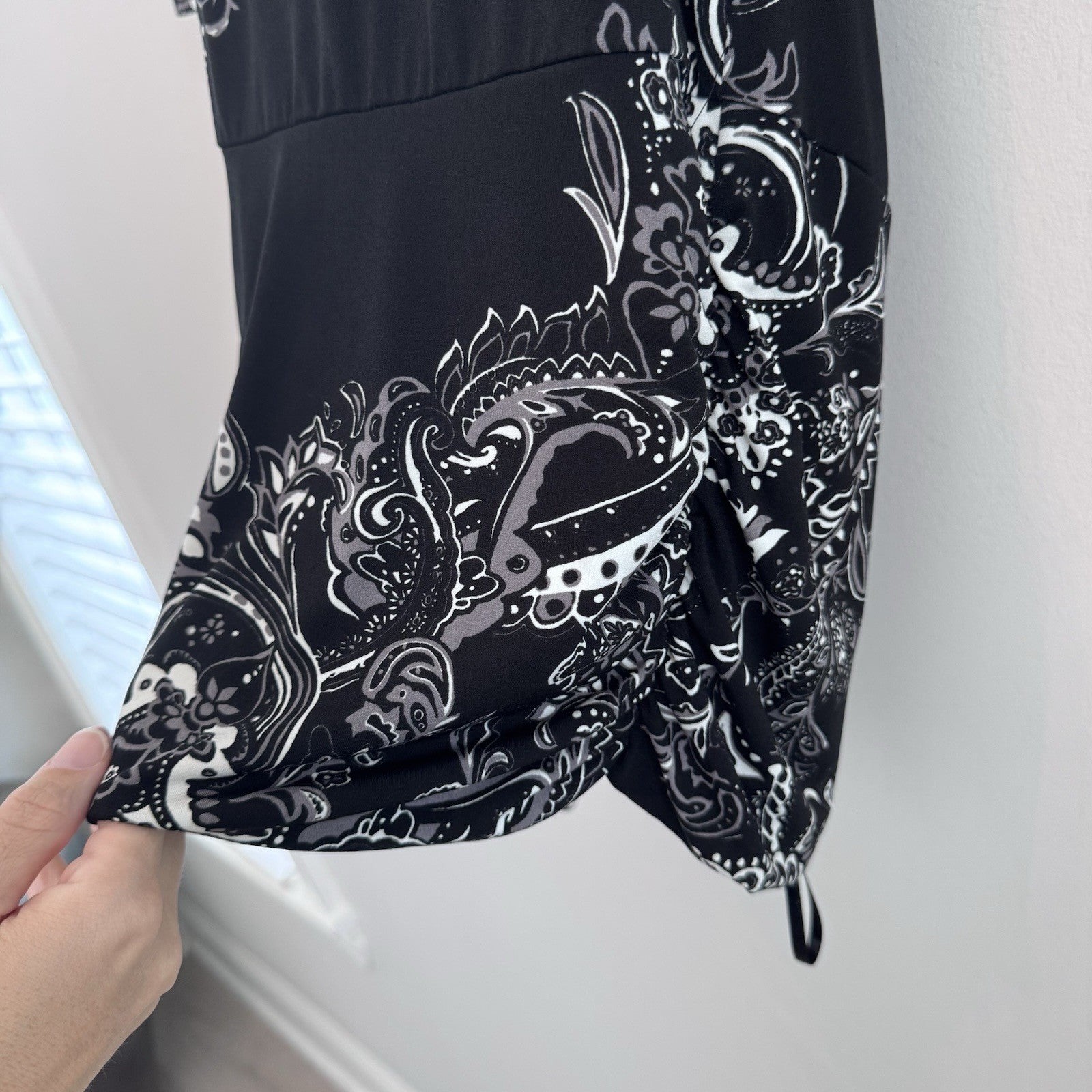 White House Black Market Dress Size S Black Paisley Ruched Sheath Midi Stretch