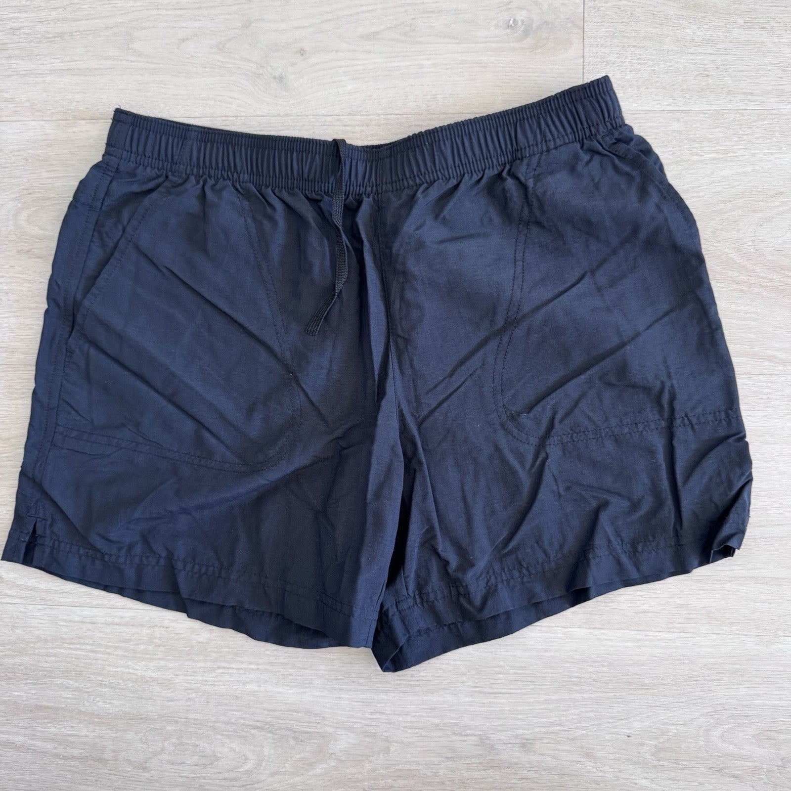 Under Armour Mens HeatGear Shorts Size Small Black Red Liner Cut