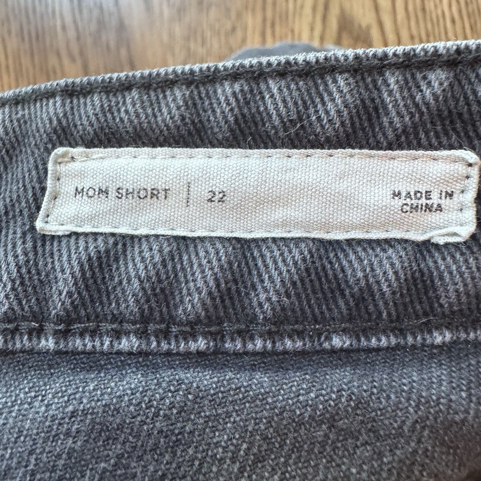 PacSun Women’s Mom Short Black Denim High Rise Shorts Size 22 Distressed xxs