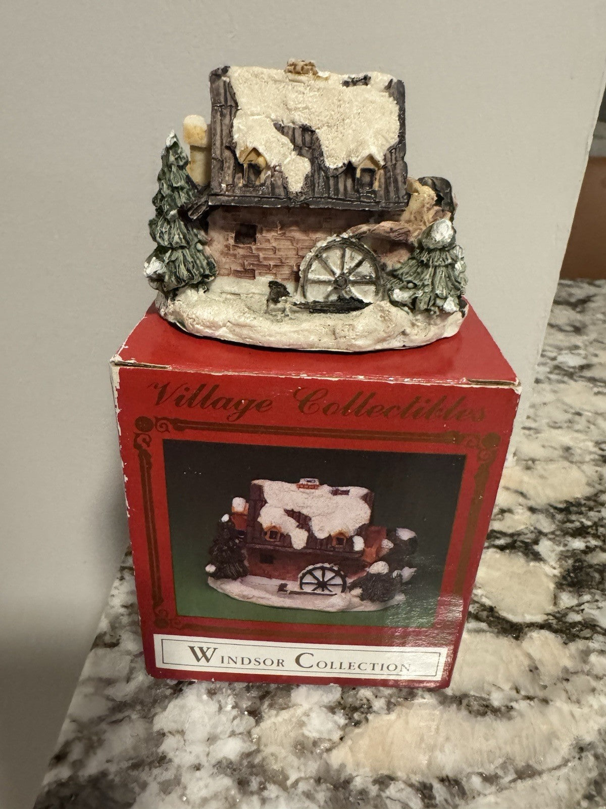World Bazaars Inc Windsor Collection Resin Miniature Christmas House