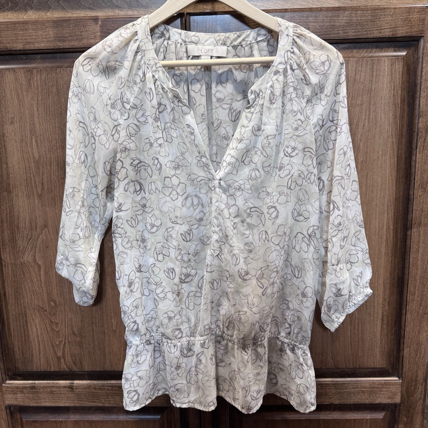 LOFT Women’s Blouse XS Ivory Gray Floral Peplum Hem 3/4 Sleeve Top Ann Taylor