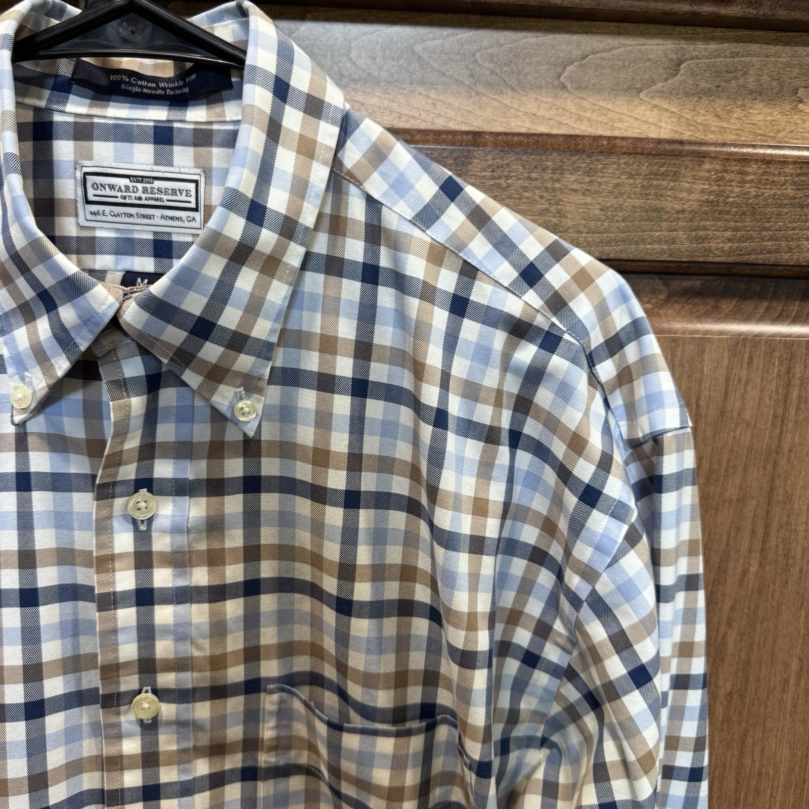 Onward Reserve Men’s Button Down Shirt M Blue Brown Plaid Wrinkle-Free Cotton