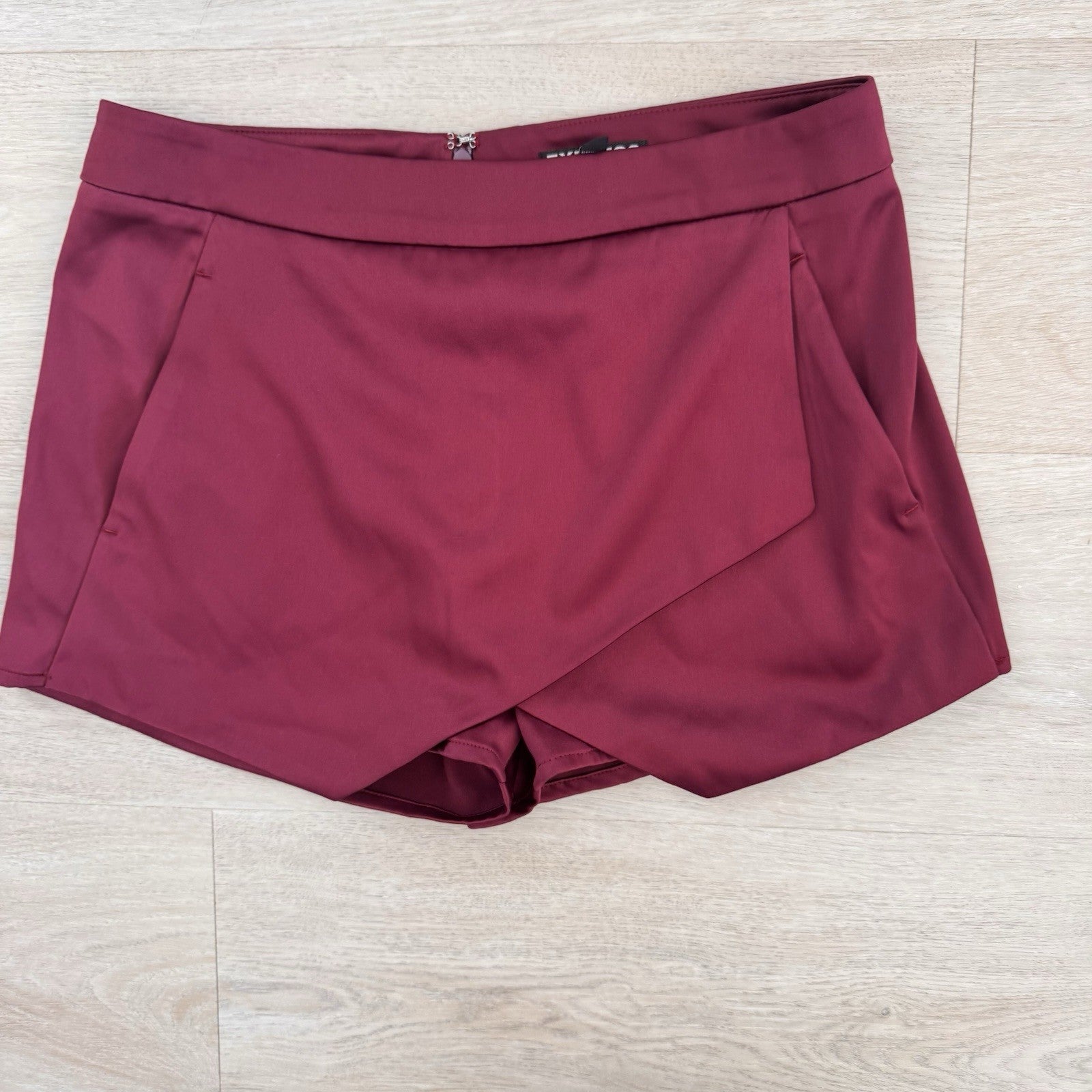 Express Burgundy Wrap Skort Size 2 High Rise Mini Career Chic Women’s