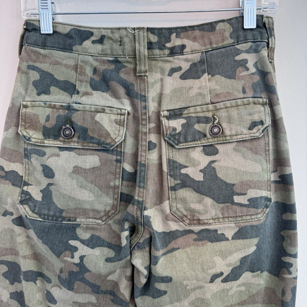 We The Free Remy Twenty Six Camo Utility Pants Womens Cropped Army Green 26