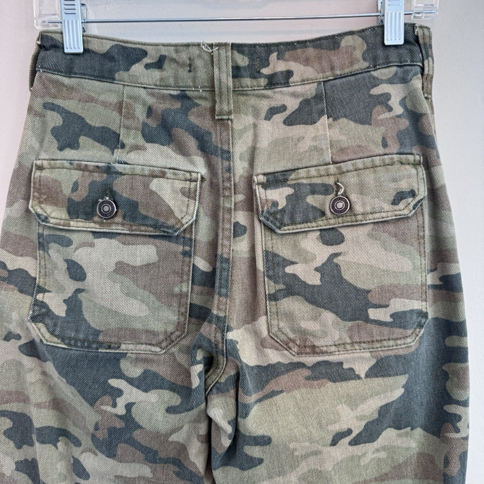 We The Free Remy Twenty Six Camo Utility Pants Womens Cropped Army Green 26