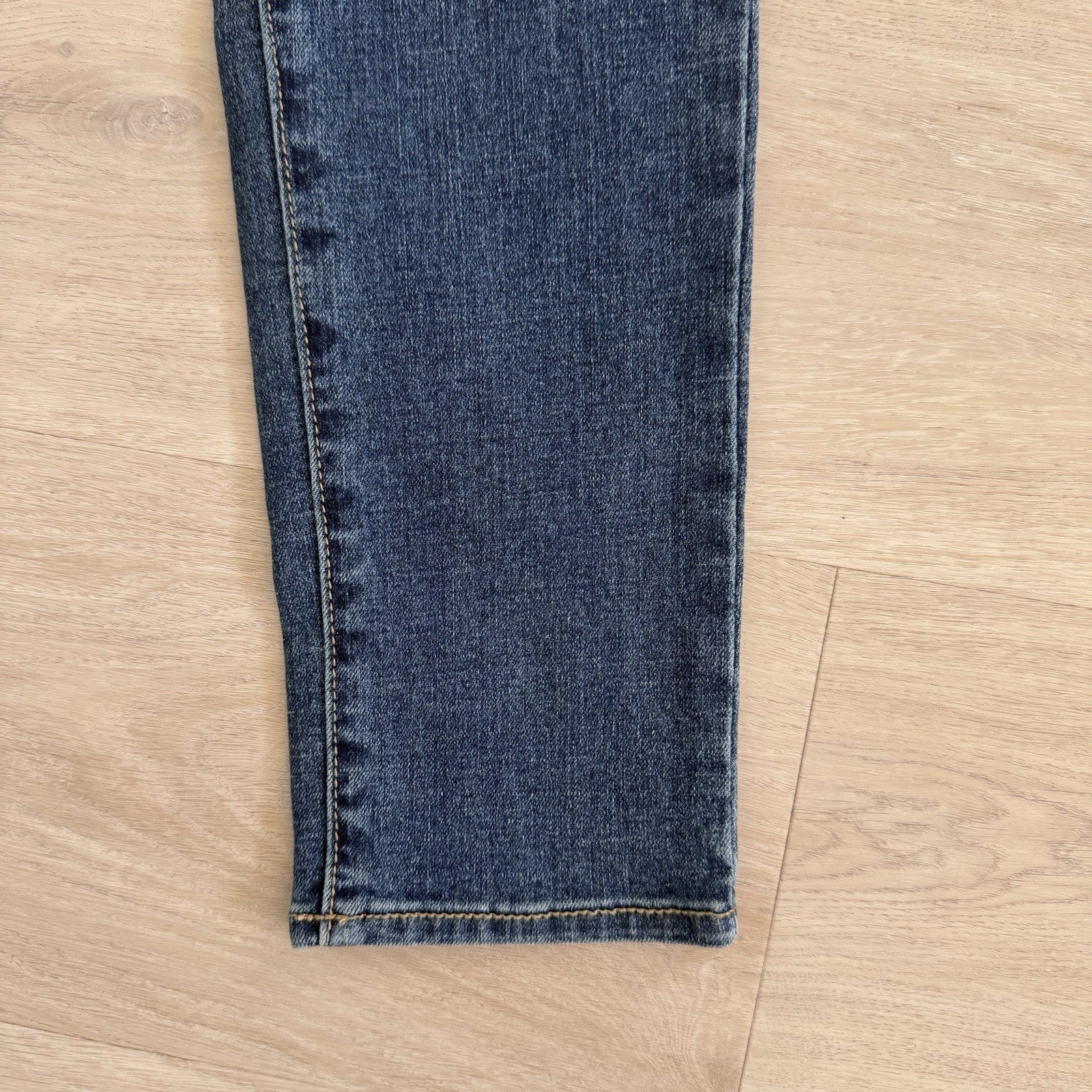 Seven7 High Rise Skinny Jeans Size 4 St James Wash NWT