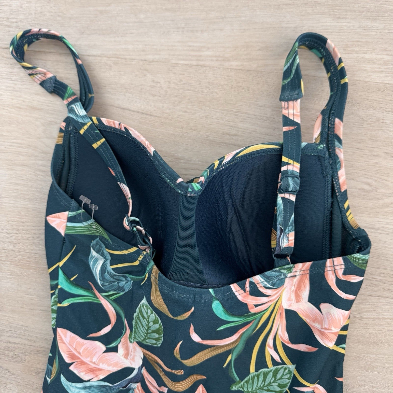 NIPTUCK Swim One Piece Multi Fit Cup Tropical Floral US 4 AU 8