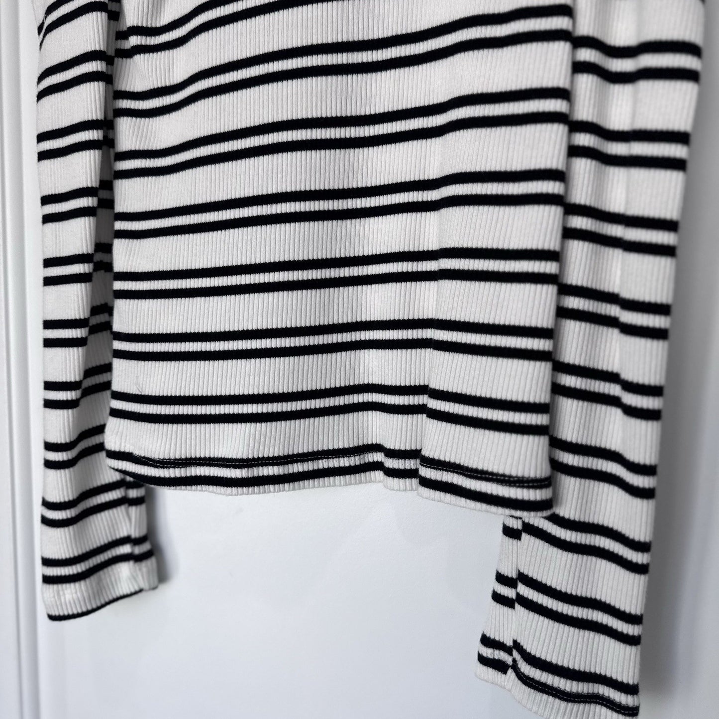Entro Black White Striped Ribbed Knit Top Women’s Size L Puff Sleeve Long Sleeve