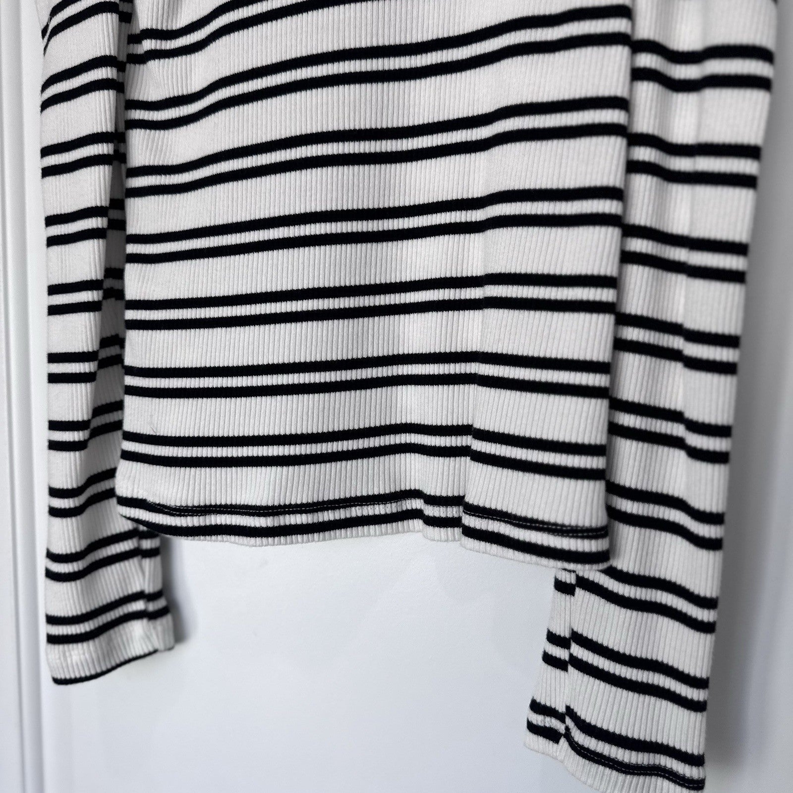 Entro Black White Striped Ribbed Knit Top Women’s Size L Puff Sleeve Long Sleeve