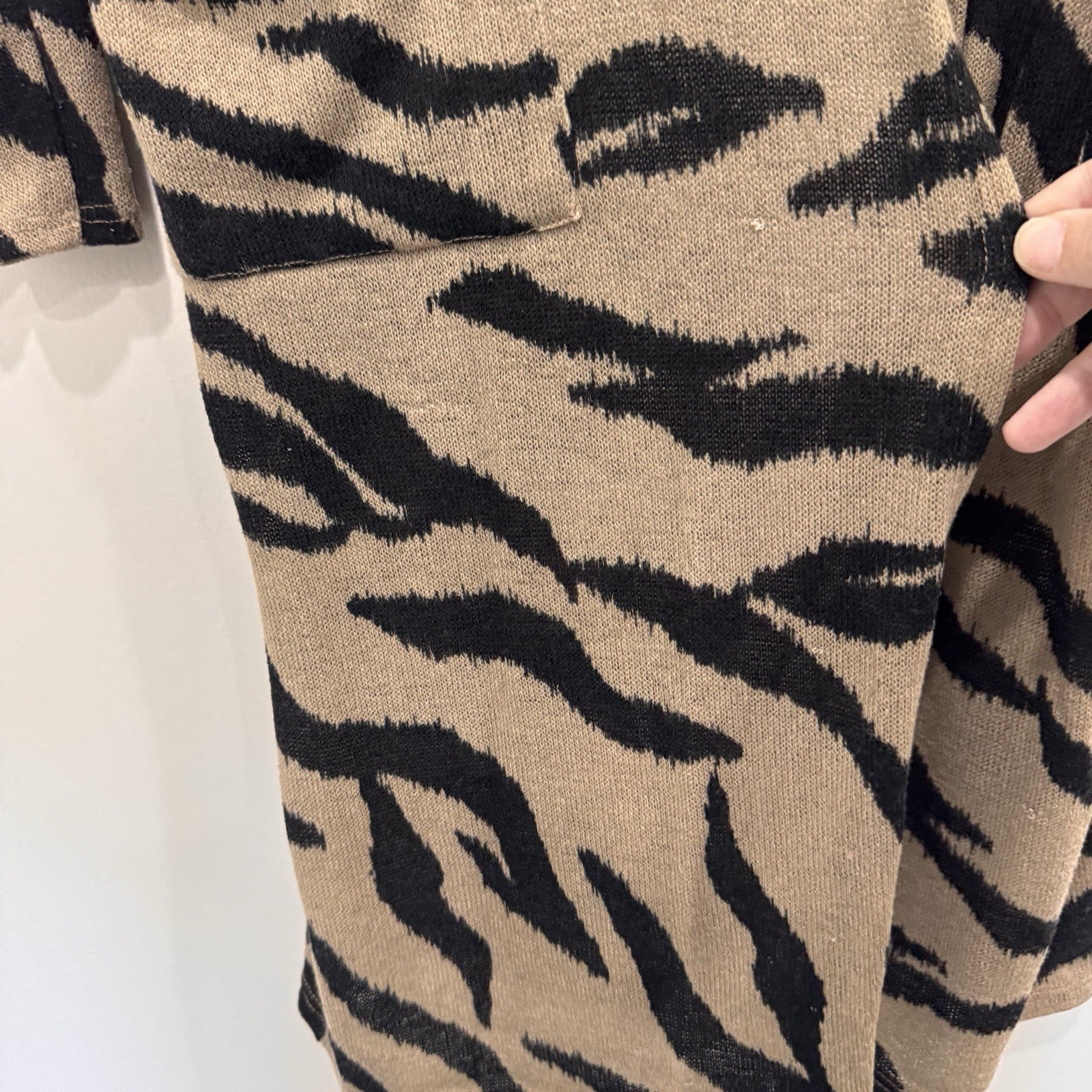 BIBI Women Large L Tiger Print Longline Cardigan Sweater Tan Black Animal Pocket