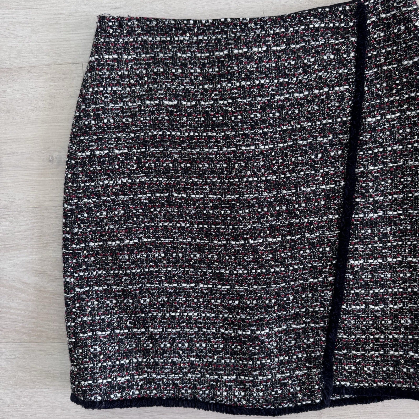 LOFT Tweed Pencil Skirt Size 4 Black Red White Fringe Trim Lined