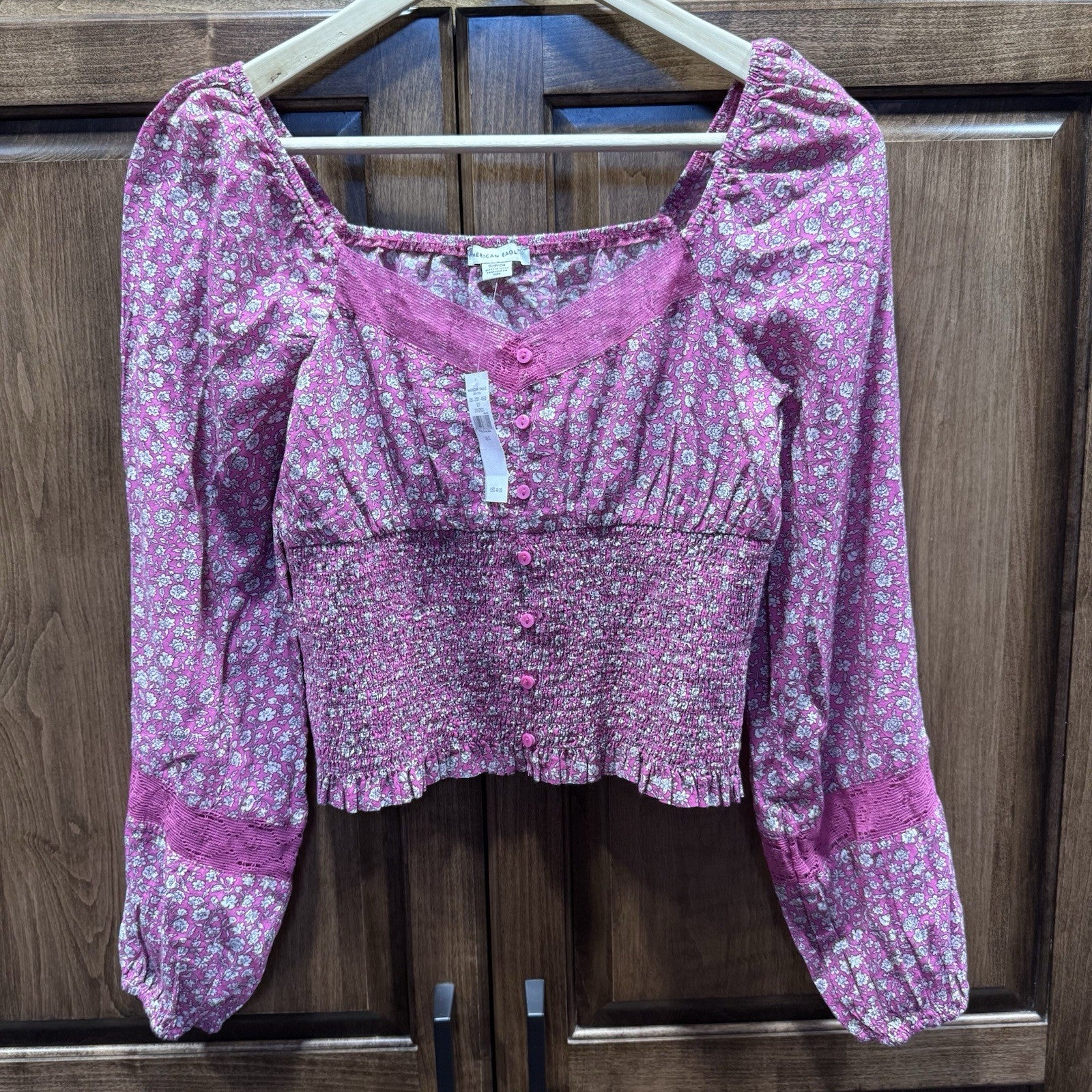 American Eagle Pink Floral Smocked Long Sleeve Crop Top Women’s Size Small NWT