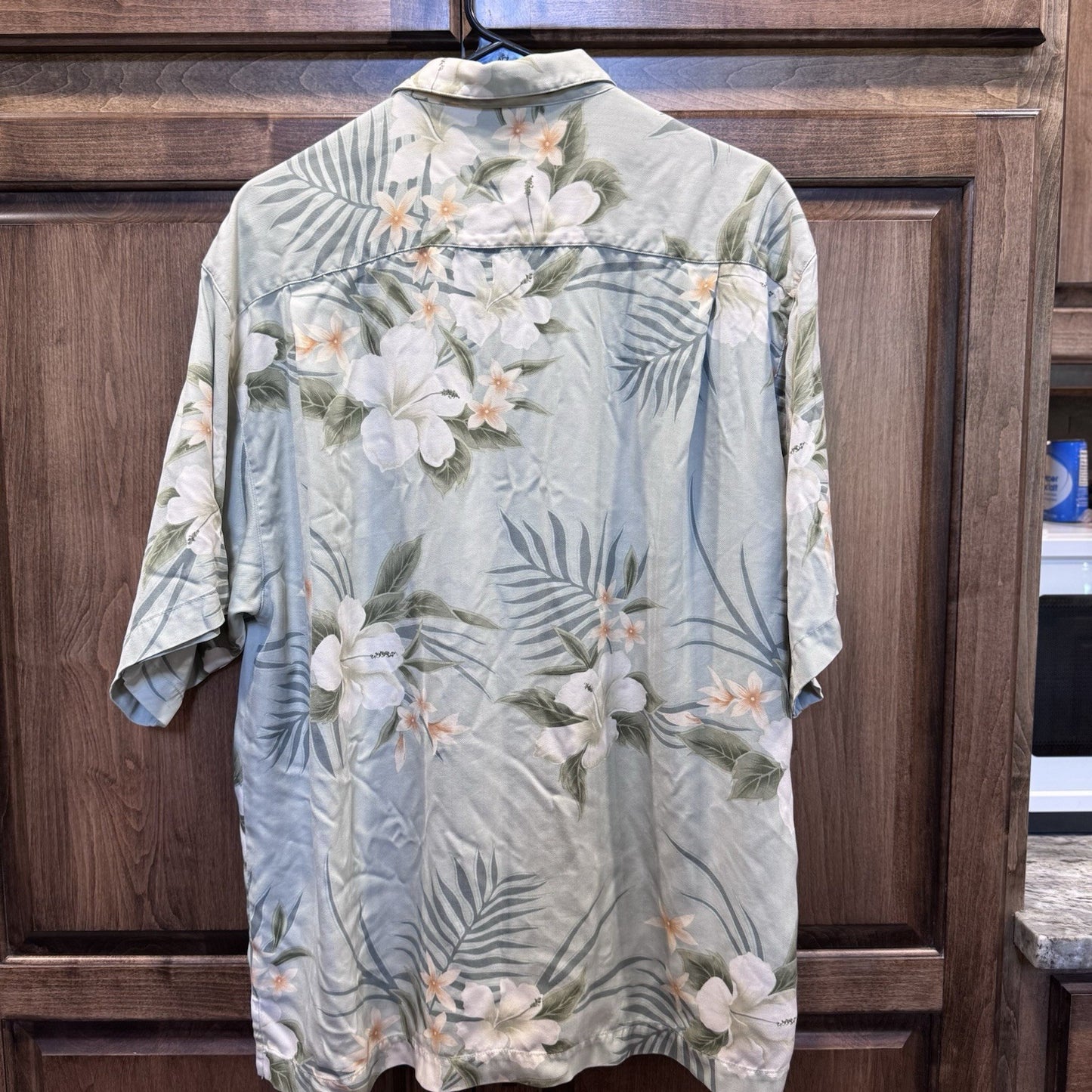 Tommy Bahama Silk Hawaiian Shirt Medium Floral Green Leaves Tropical