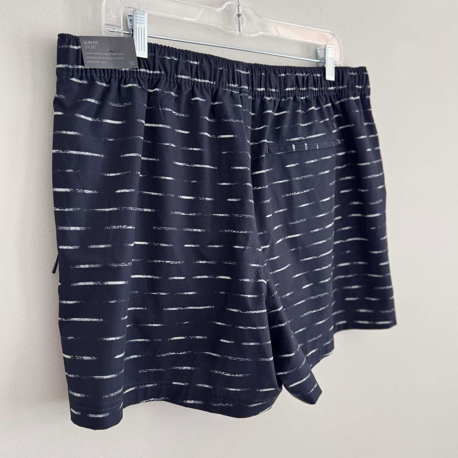 Men's VRST Navy 5" Resort Short Slim Fit Navy/Sand Stripe Size Large Active