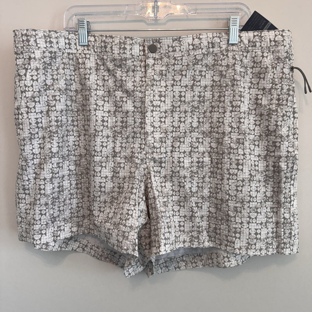 VRST Men's 5" Resort Short XXL White Silver Stamped Geo Slim Fit Liner NWT