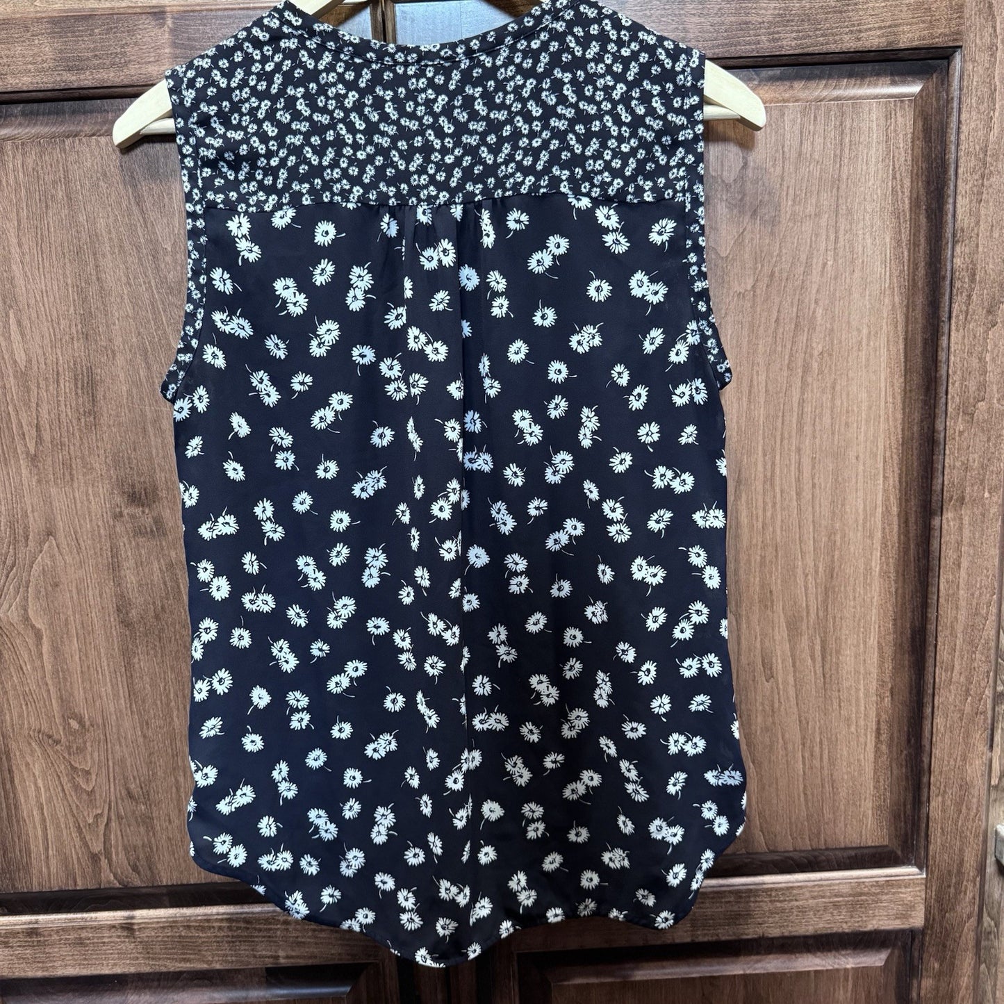 Talbots Sleeveless Blouse Women’s Medium Navy Blue Floral